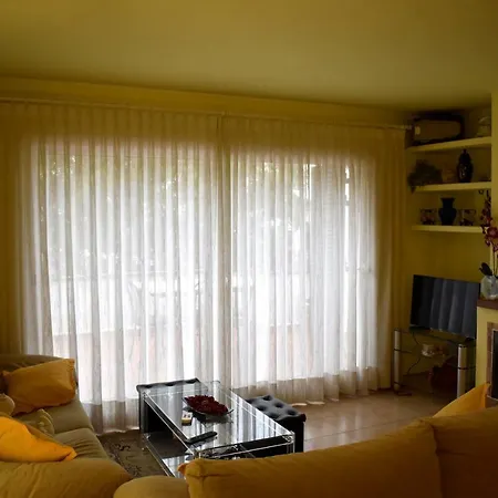 Magnolia, Habitacion Matrimonial Con Bano Uso Privado, En Casa Compartida Homestay Palafrugell