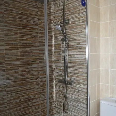 Magnolia, Habitacion Matrimonial Con Bano Uso Privado, En Casa Compartida