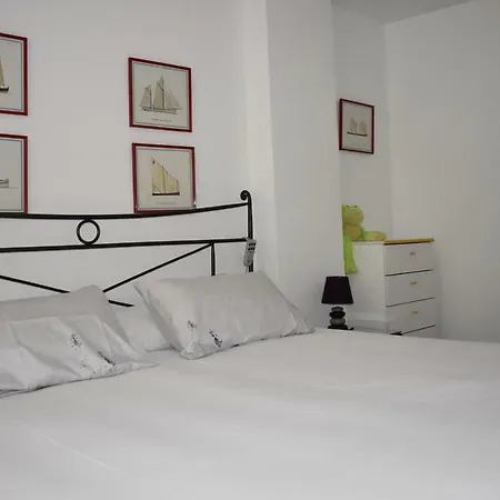 Magnolia, Habitacion Matrimonial Con Bano Uso Privado, En Casa Compartida Homestay Palafrugell