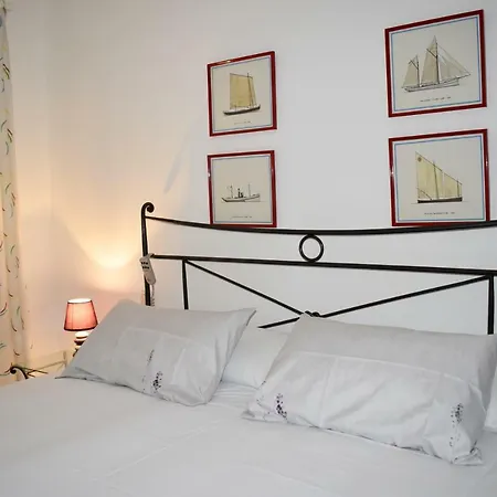 Homestay Magnolia, Habitacion Matrimonial Con Bano Uso Privado, En Casa Compartida Palafrugell