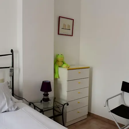 Magnolia, Habitacion Matrimonial Con Bano Uso Privado, En Casa Compartida Homestay Palafrugell