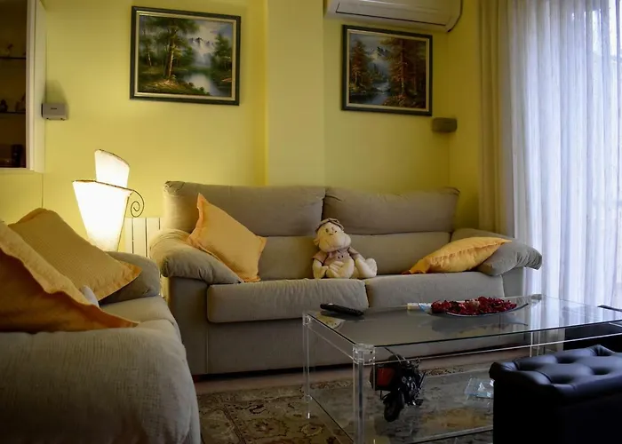 Magnolia, Habitacion Matrimonial Con Bano Uso Privado, En Casa Compartida Homestay szállás Palafrugell